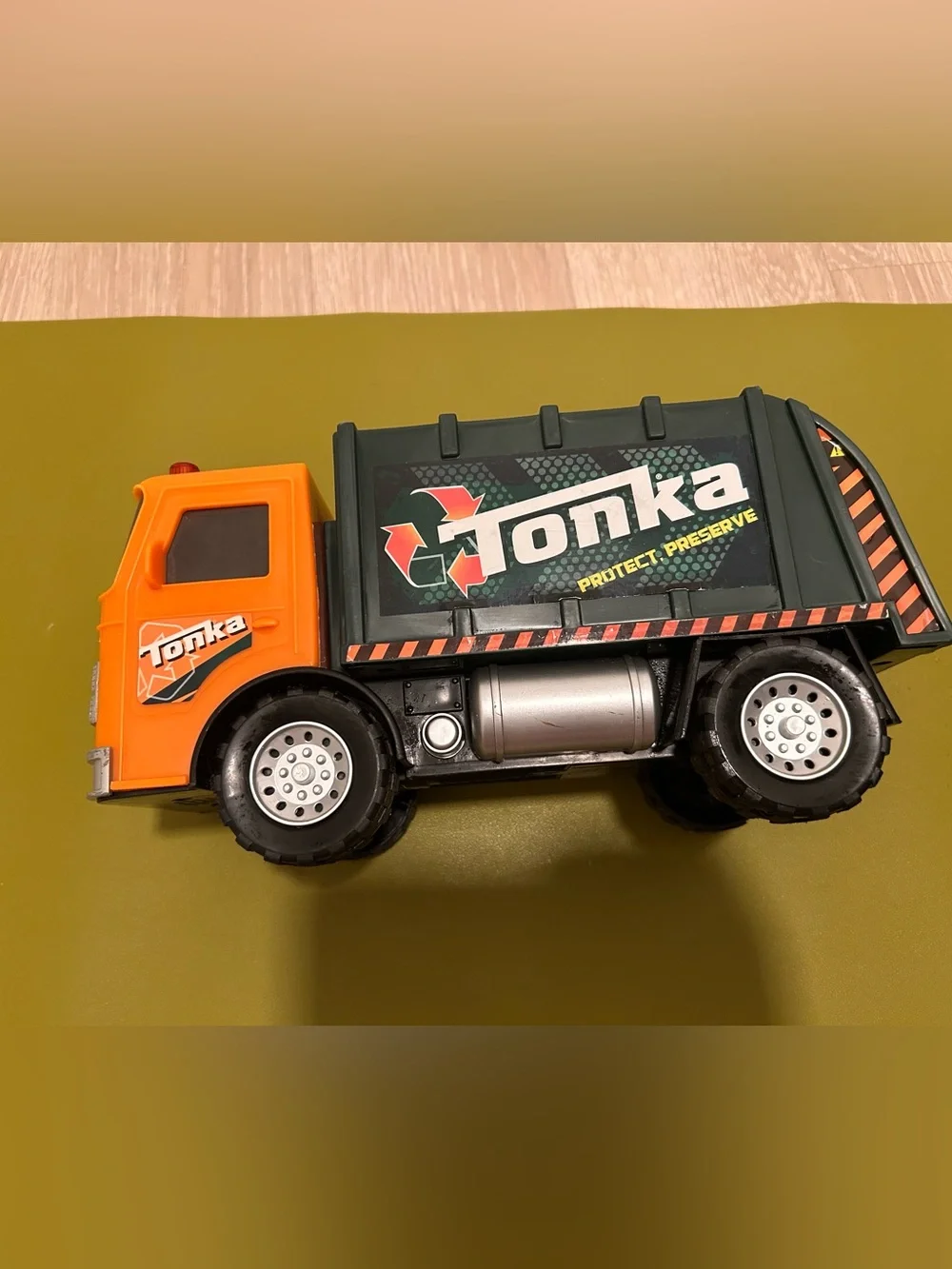Tonka Protect Preserve Recycling Garbage Truck Orange Green Lights & Sounds 2010